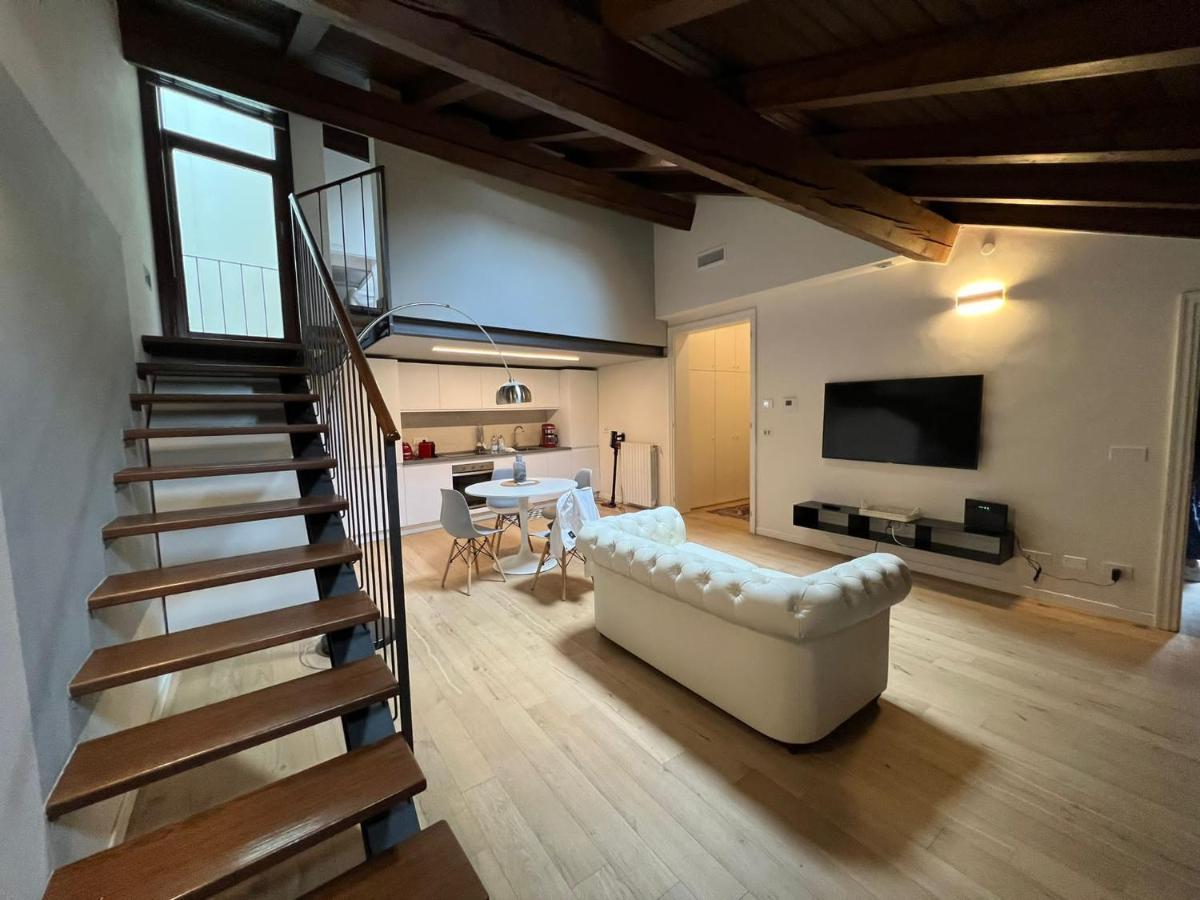 Il Salotto Sul Rio Apartment Мантова Екстериор снимка