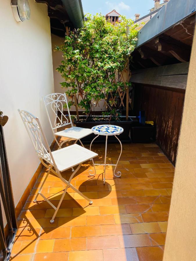 Il Salotto Sul Rio Apartment Мантова Екстериор снимка