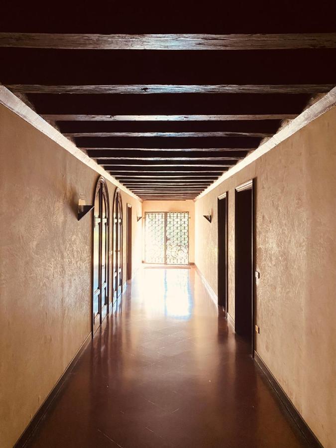 Il Salotto Sul Rio Apartment Мантова Екстериор снимка