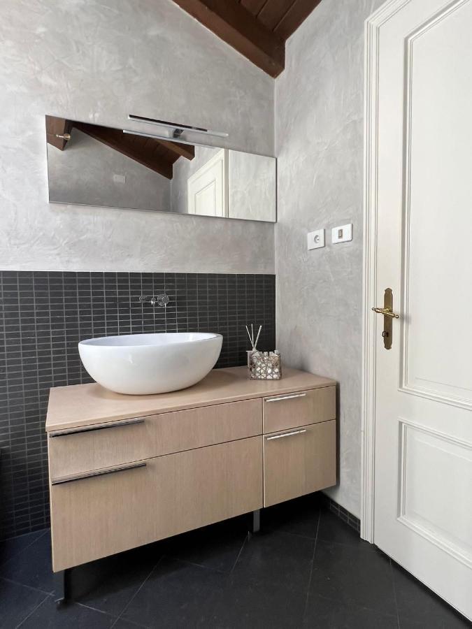 Il Salotto Sul Rio Apartment Мантова Екстериор снимка