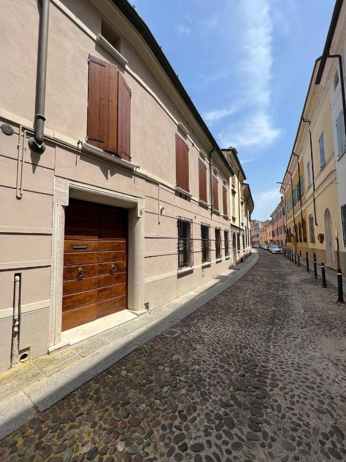 Il Salotto Sul Rio Apartment Мантова Екстериор снимка