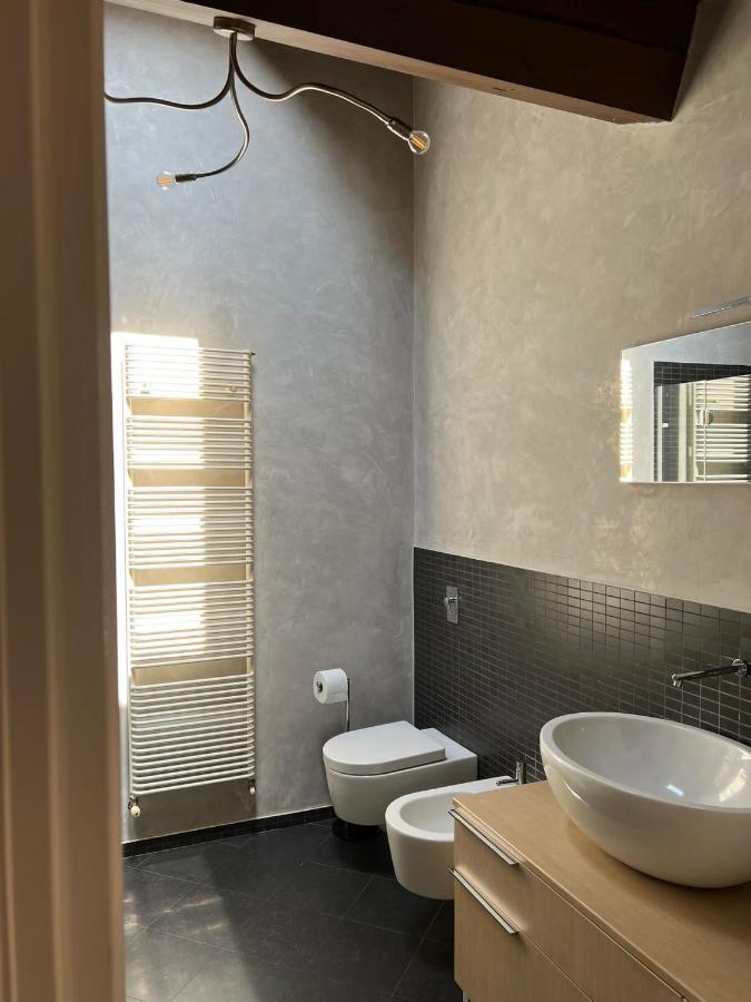 Il Salotto Sul Rio Apartment Мантова Екстериор снимка